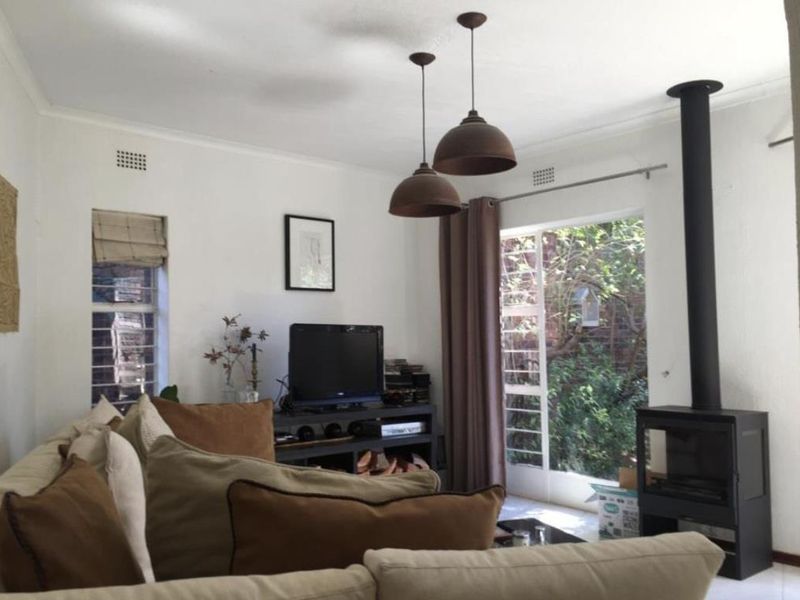 A BEAUTIFUL THREE BEDROOM TOWNHOUSE - Photo 1