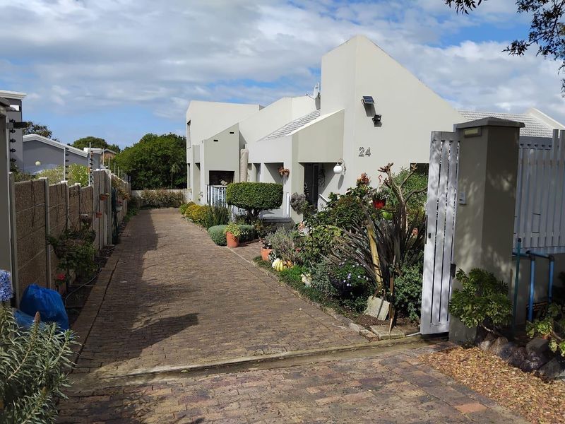Charming family home in Hartenbos, Garden Route - Photo 2