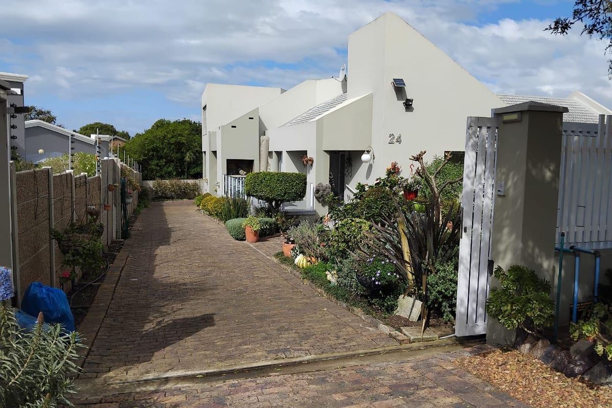 Charming family home in Hartenbos, Garden Route - Photo 2
