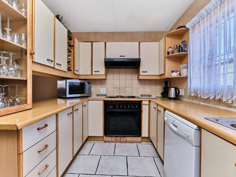 Be part of this exclusive complex next to the Boskruin koppie. - Photo 5