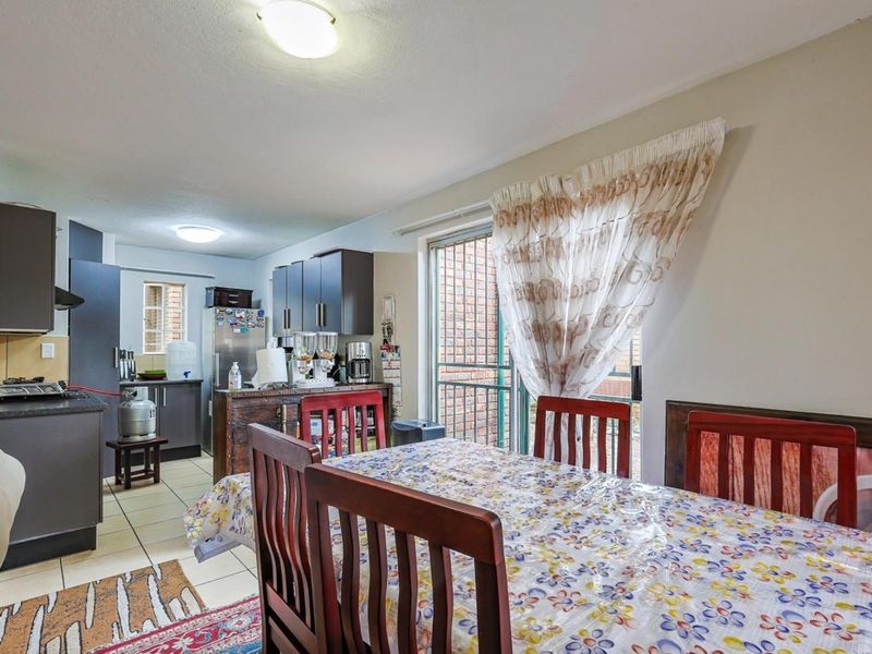 Contemporary 2-Bedroom Duplex in Sought-After Security Complex - Photo 7