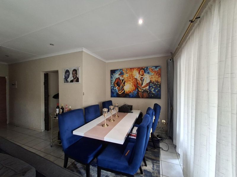 3 Bedroom/2 Bathroom Townhouse with wrap around garden - Photo 6