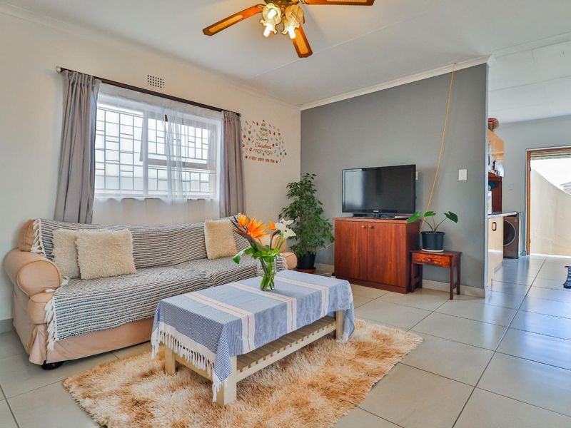 A home for the whole family to enjoy - Photo 4