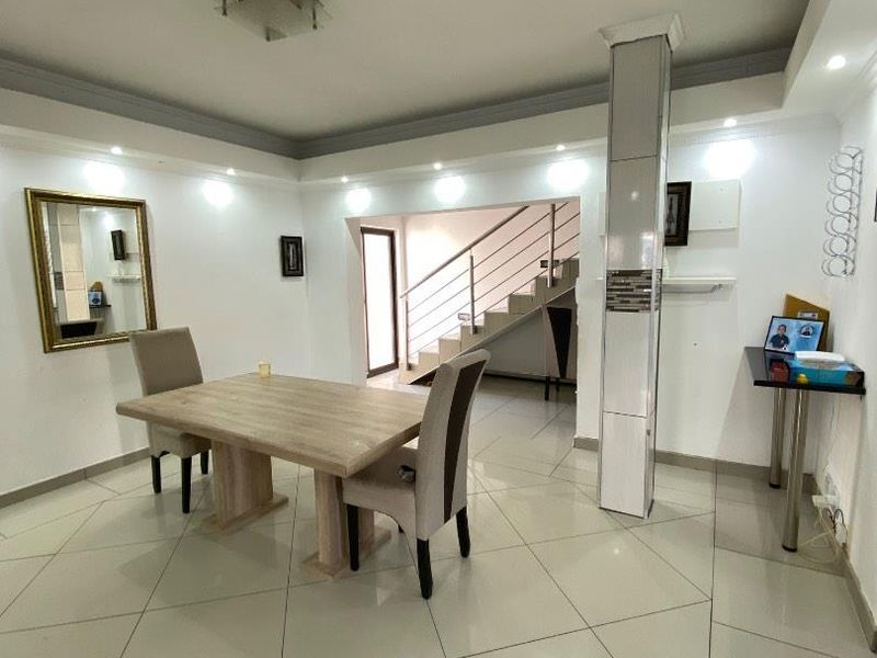 5 Bedroom House For Sale – Cimbebasia - Photo 5