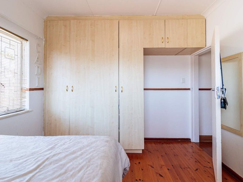 SPACIOUS FAMILY HOME WITH EXTRA ACCOMMODATION - Photo 3