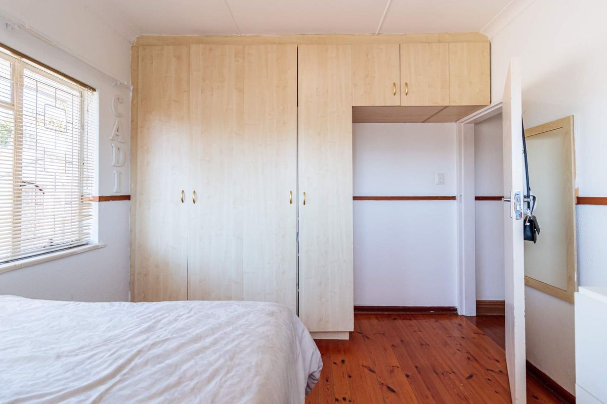 SPACIOUS FAMILY HOME WITH EXTRA ACCOMMODATION - Photo 3