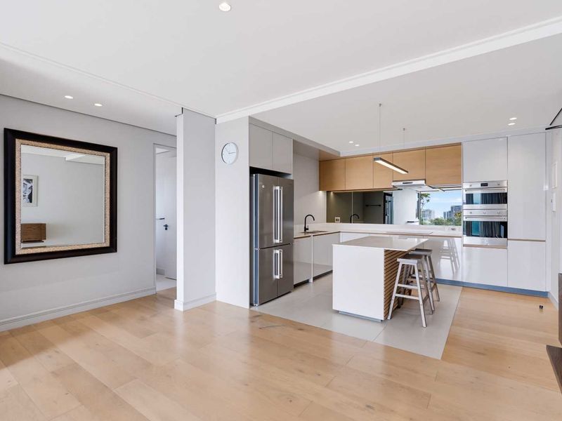 Modern 2-Bedroom Apartment with Two Parking Bays in Green Point - Photo 10