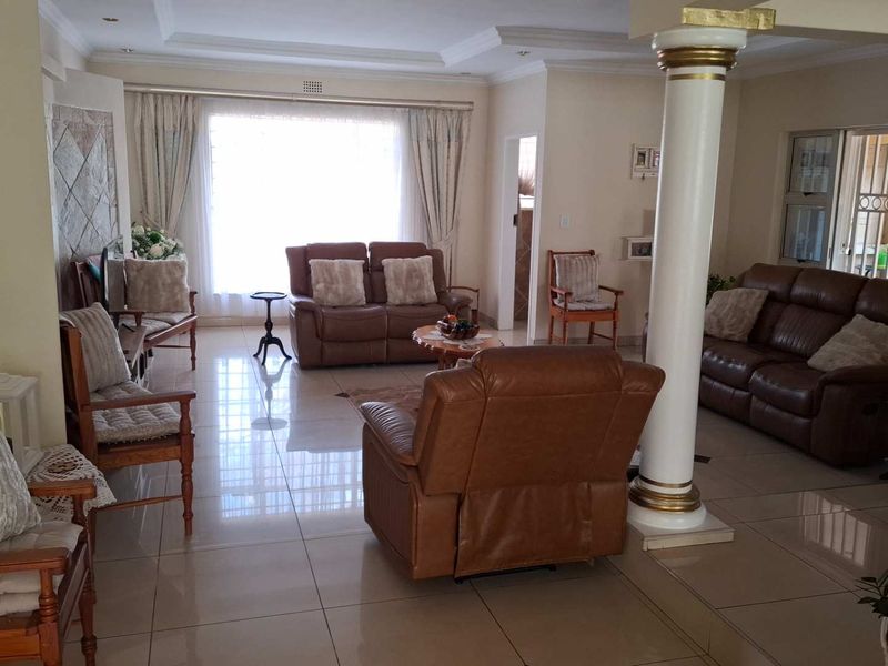 Beautiful Home for the Larger Family - Photo 9