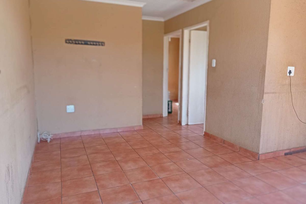 "Perfect Starter Home: 2 Beds Near Mams Mall!" - Photo 4