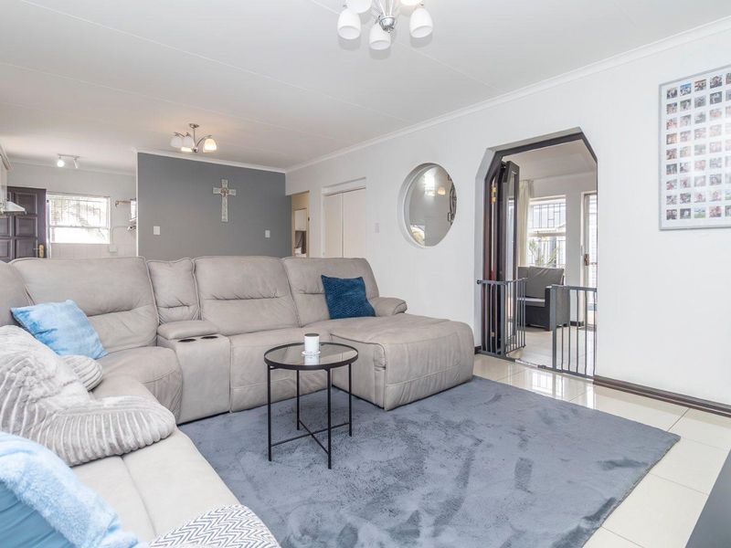 Modern Comfort Meets Tranquil Garden Living in Radiokop - Photo 6