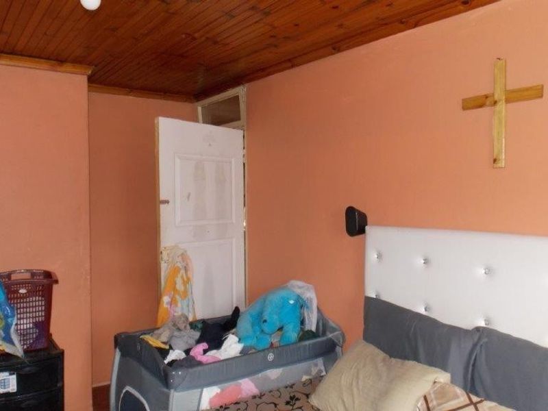 Versatile Risecliff Home: Dual Living Potential &amp; Ample Parking! - Photo 8