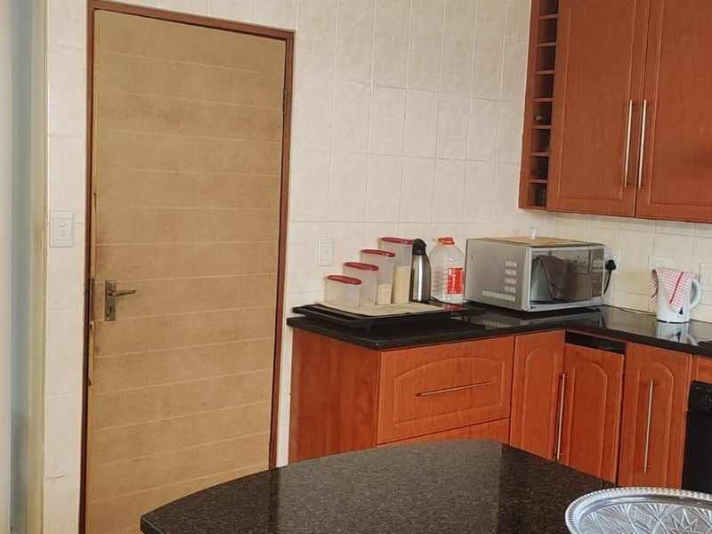 Midrand's Finest: Modern Comfort in a Serene Setting - Photo 10