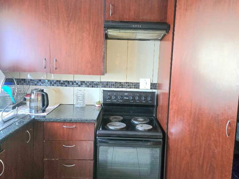 Family home with pool and flatlet - Photo 7