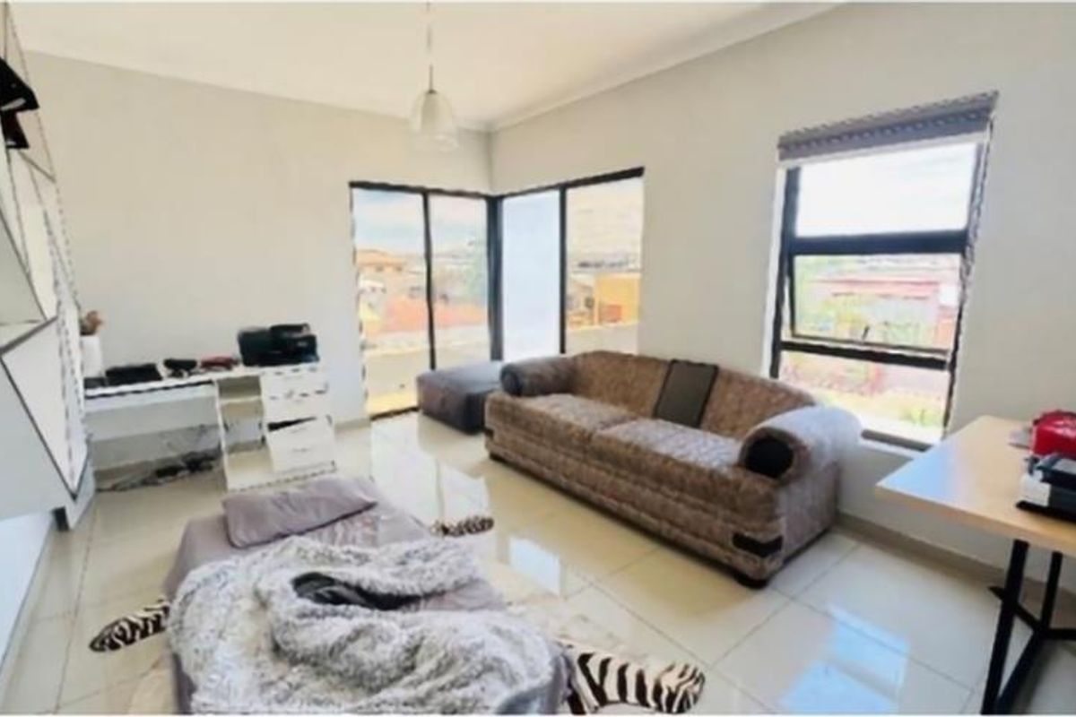HOUSE FOR SALE IN CIMBEBASIA - Photo 5