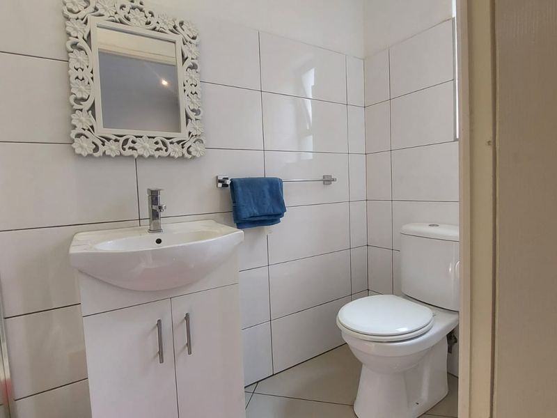 Perfect Family Home: Spacious, Secure, and Close to Amenities - Photo 7