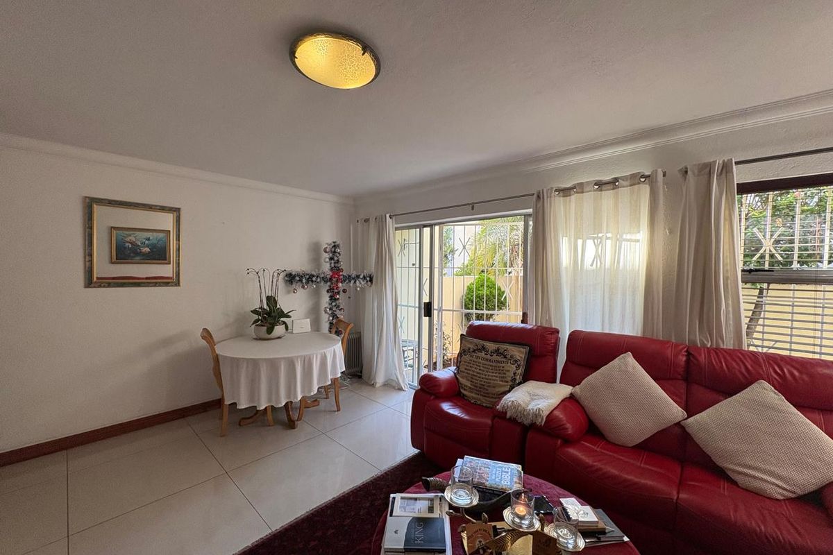 Renovated Garden Apartment in Prime Morningside Position - Photo 4
