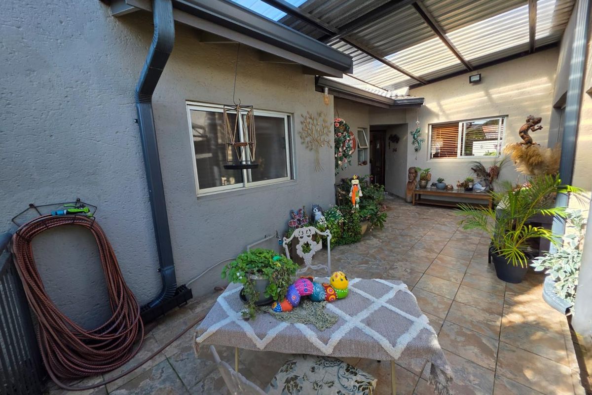 Relaxing Family Home - Photo 3