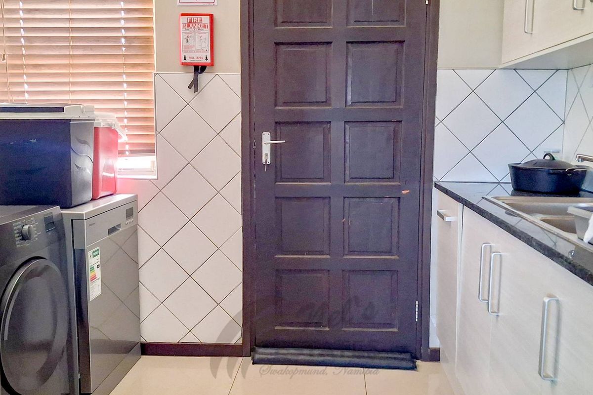 Penthouse For Sale in Central Vineta, Swakopmund - Photo 5