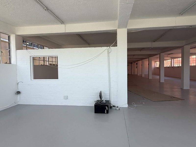 500m2 first floor unit ideal for fitness tenant to let - Photo 3