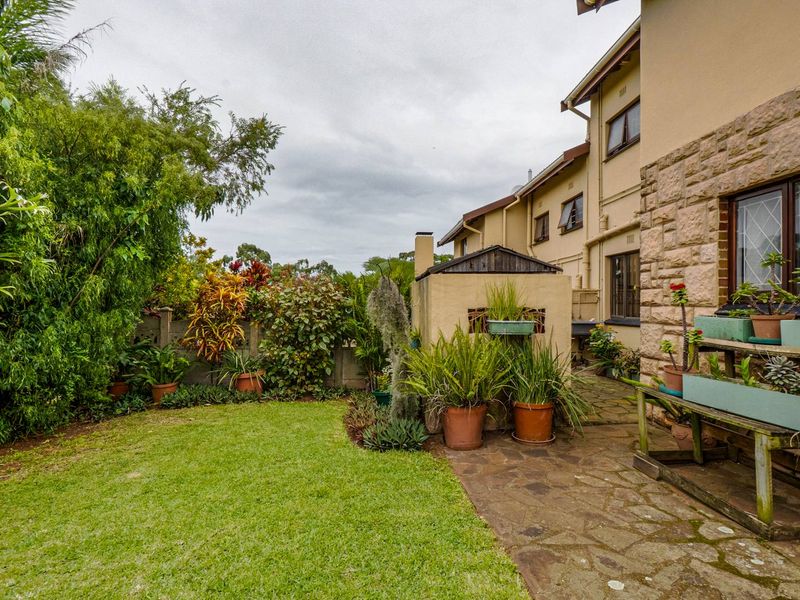 Family and pet friendly complex - Photo 4