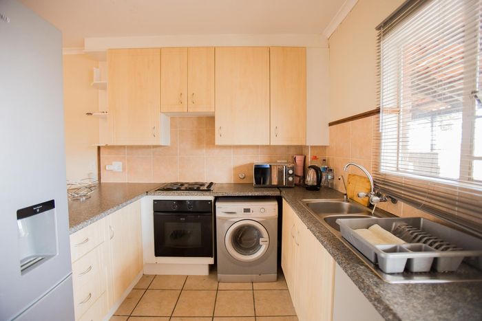 Property #2003197, Townhouse Rental Monthly in Mooikloof Ridge