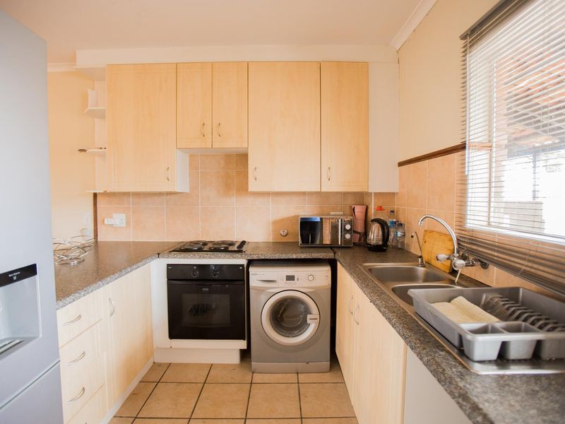 2 Bedroom Townhouse with a Covered Balcony - Photo 1