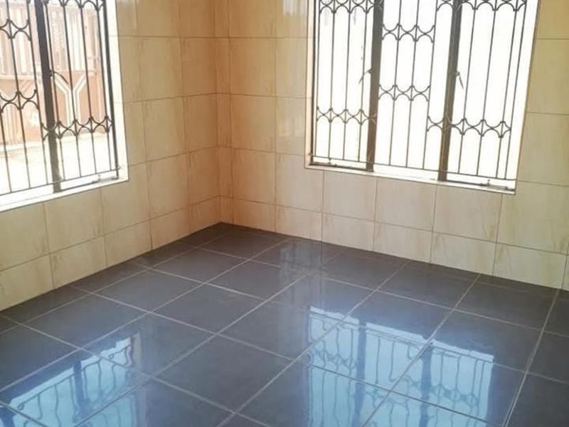 3 bedrooms house to rent in Soshanguve VV - Photo 8