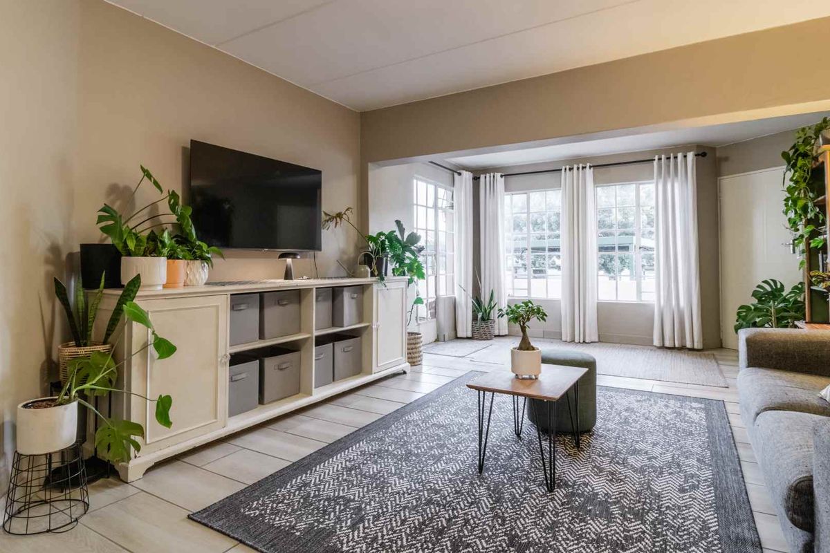 Spacious Ground-Floor 2-Bedroom Apartment with Private Garden & Pet-Friendly Living - Photo 3