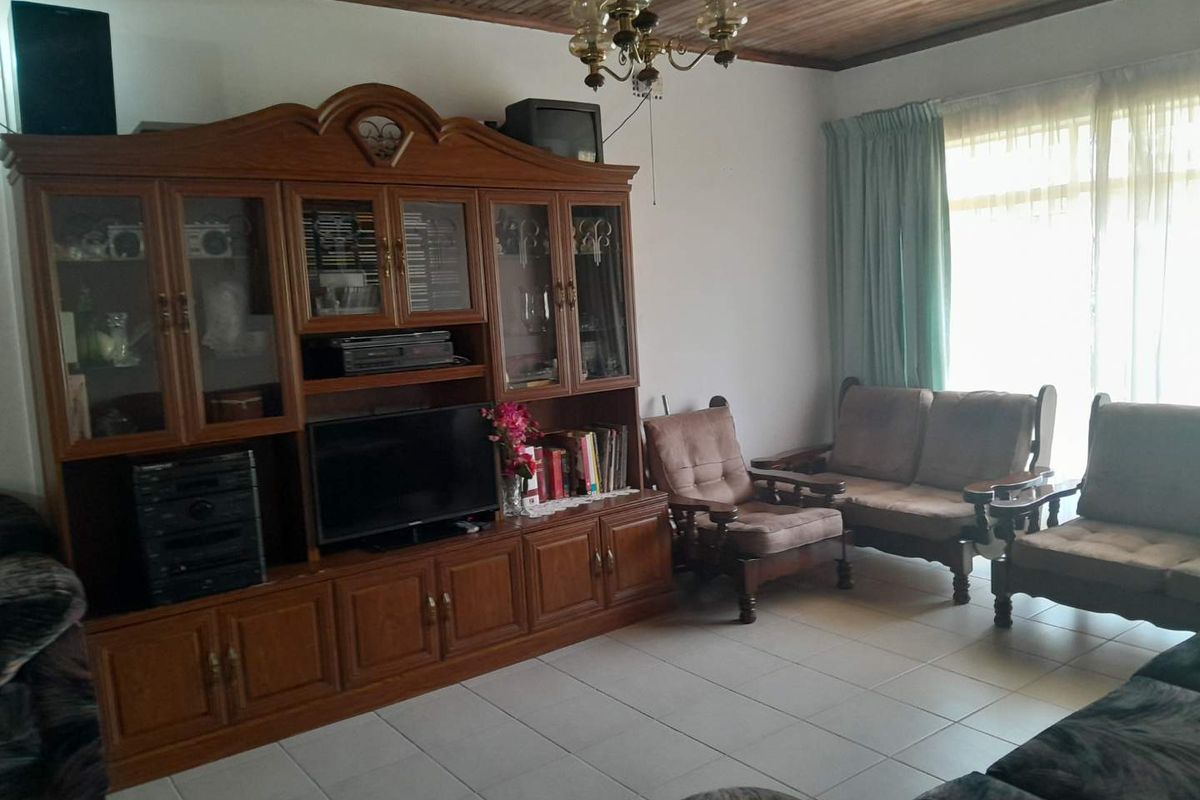 Well maintained 4 Bedroom Family Home - Photo 4