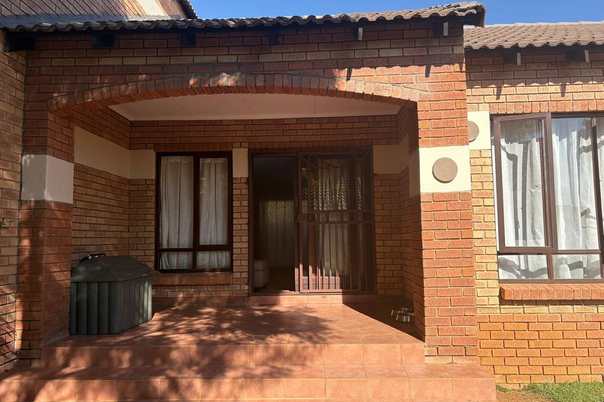 Modern 2-Bedroom, 2-Bathroom Townhouse in Prime Security Estate - Photo 3