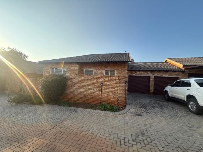 Property #2375617, Apartment Rental Monthly in Roodepoort West