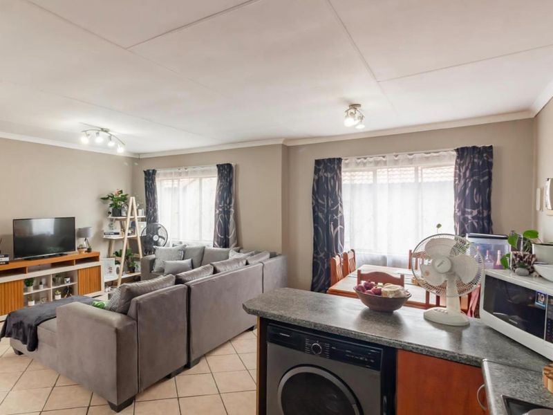 Modern 2 Bedroom, 2 Bathroom Apartment to Rent in Noordhang Randburg - Photo 9