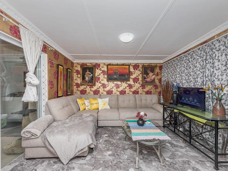 Renovated Two Bedroom Home - Photo 3