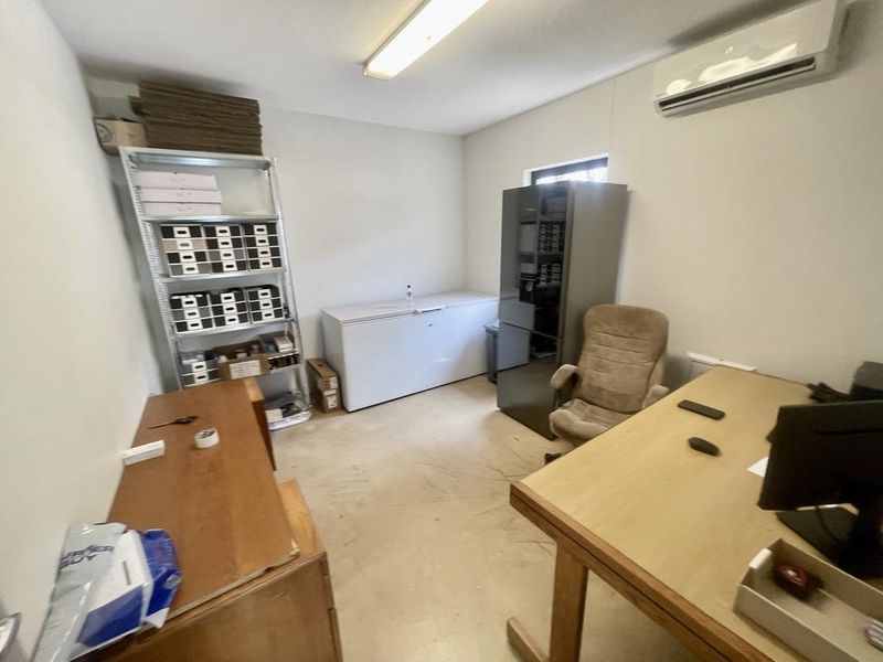 Hendra - 332m2 Industrial Unit To Let | Red Hill | Available 1 April 2026 - Photo 6