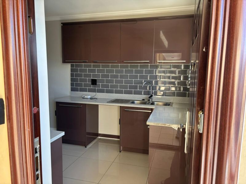 Pristine property in the heart of a complex in Centurion - Photo 4
