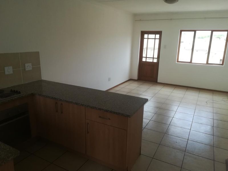 Welcome to this spacious 2-bedroom apartment, - Photo 3