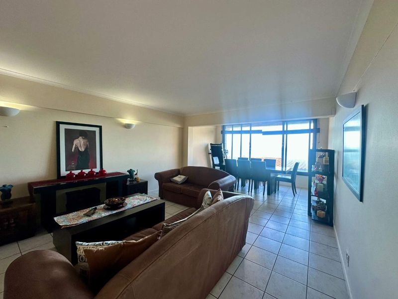 Spacious Sea-Facing Apartment in St James - Photo 10