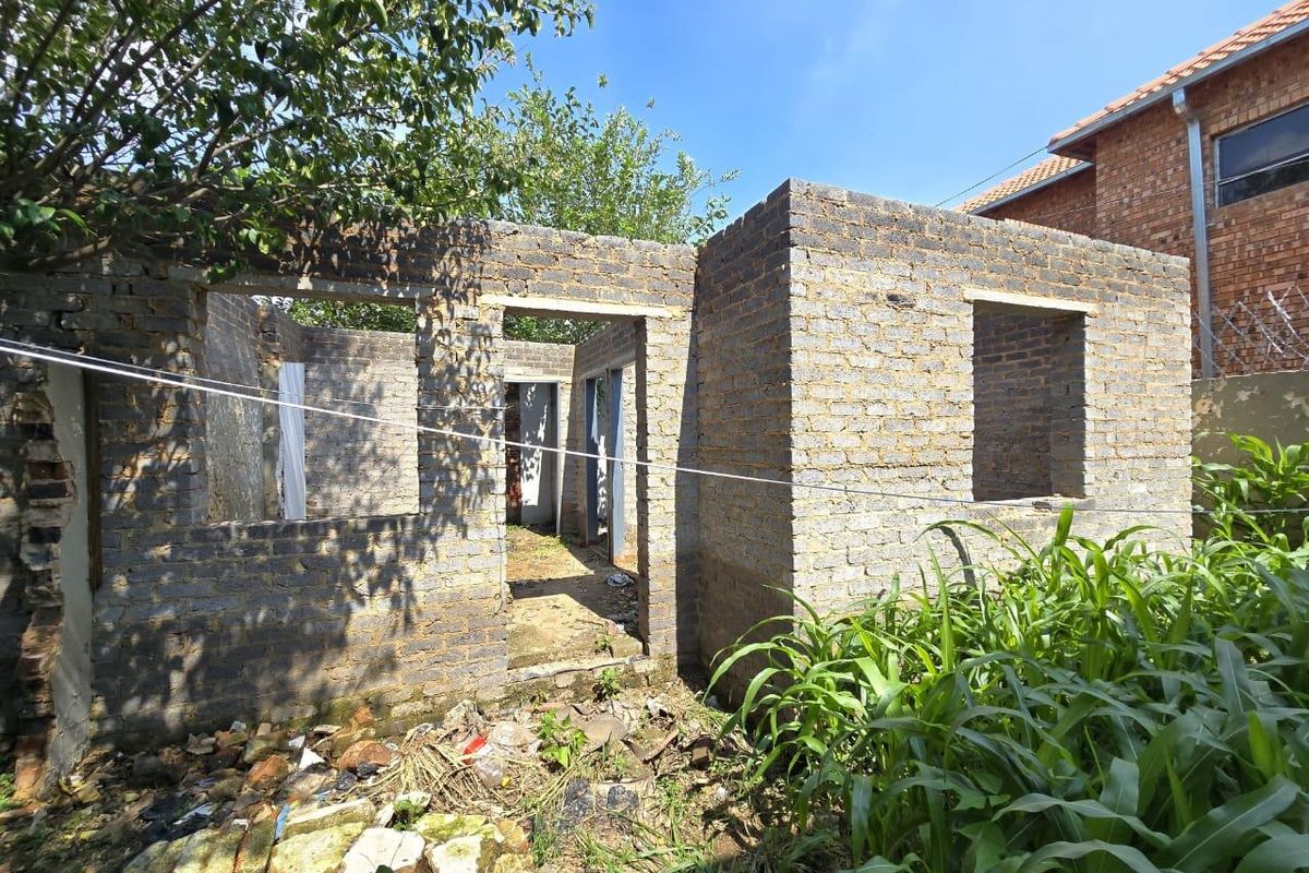 **Charming 3-Bedroom House For Sale in Rosettenville, Johannesburg** - Photo 2