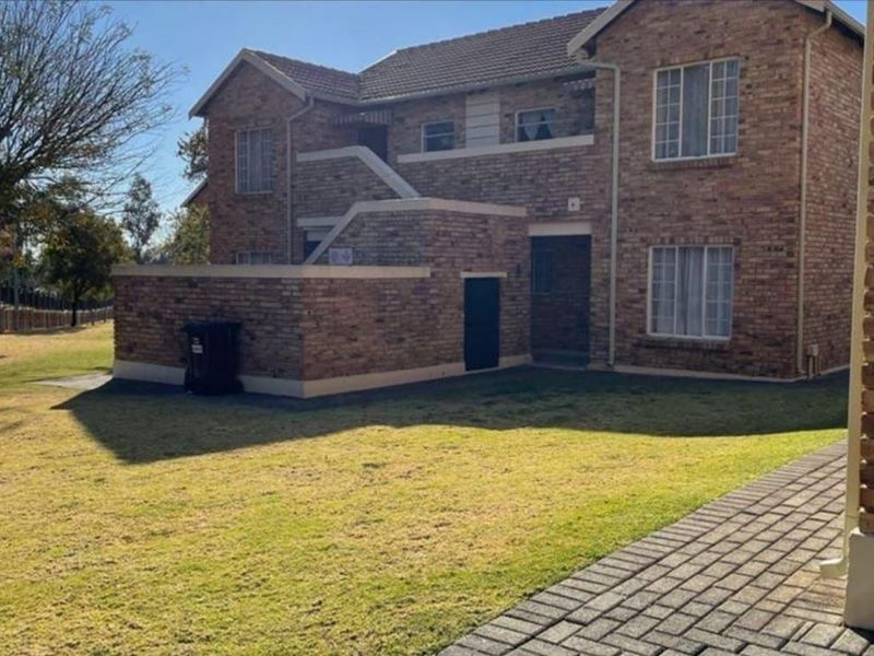 Wow well sized ground floor apartment in a well maintained complex in Honeydew. - Photo 1