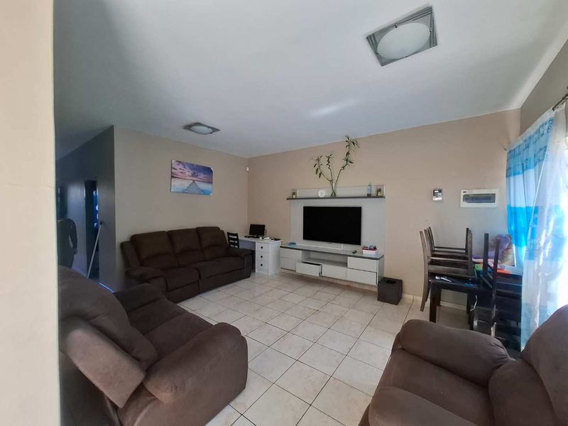 This is spacious 3-bedroom double-storey /duplex🔥 - Photo 3