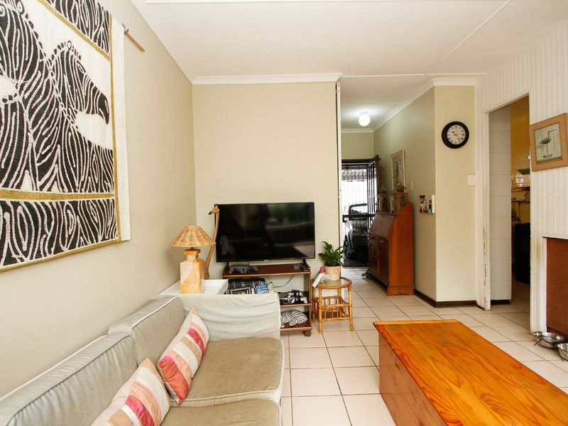 Pet friendly Garden Townhouse within 500 meters of the Beach!! - Photo 10