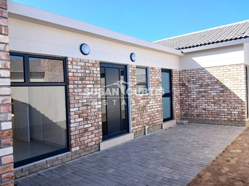 BRAND NEW 3 BEDROOM FAMILY HOME - Photo 2