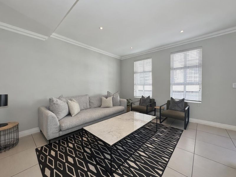 GORGEOUS 3 BEDROOM LONDON STYLE APARTMENT FOR SALE IN BRYANSTON!!!! - Photo 5