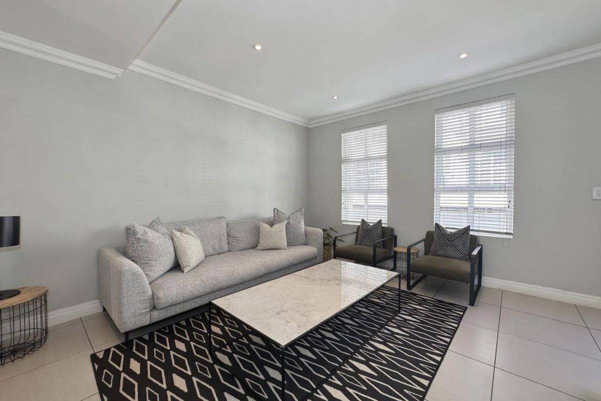 GORGEOUS 3 BEDROOM LONDON STYLE APARTMENT FOR SALE IN BRYANSTON!!!! - Photo 5