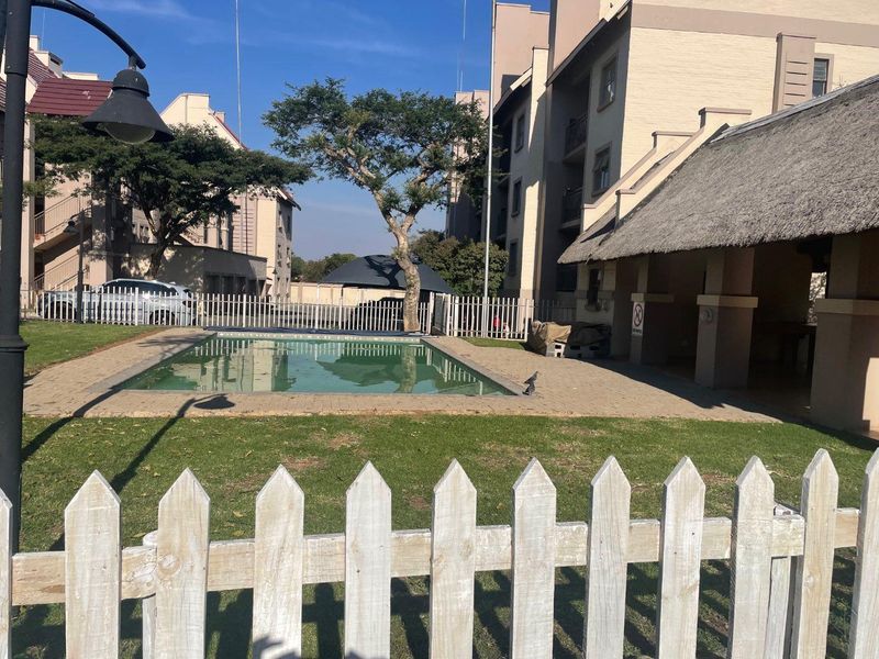 Beautiful 3 bedroom and 2 bathroom in Sunbird Estate - Photo 2