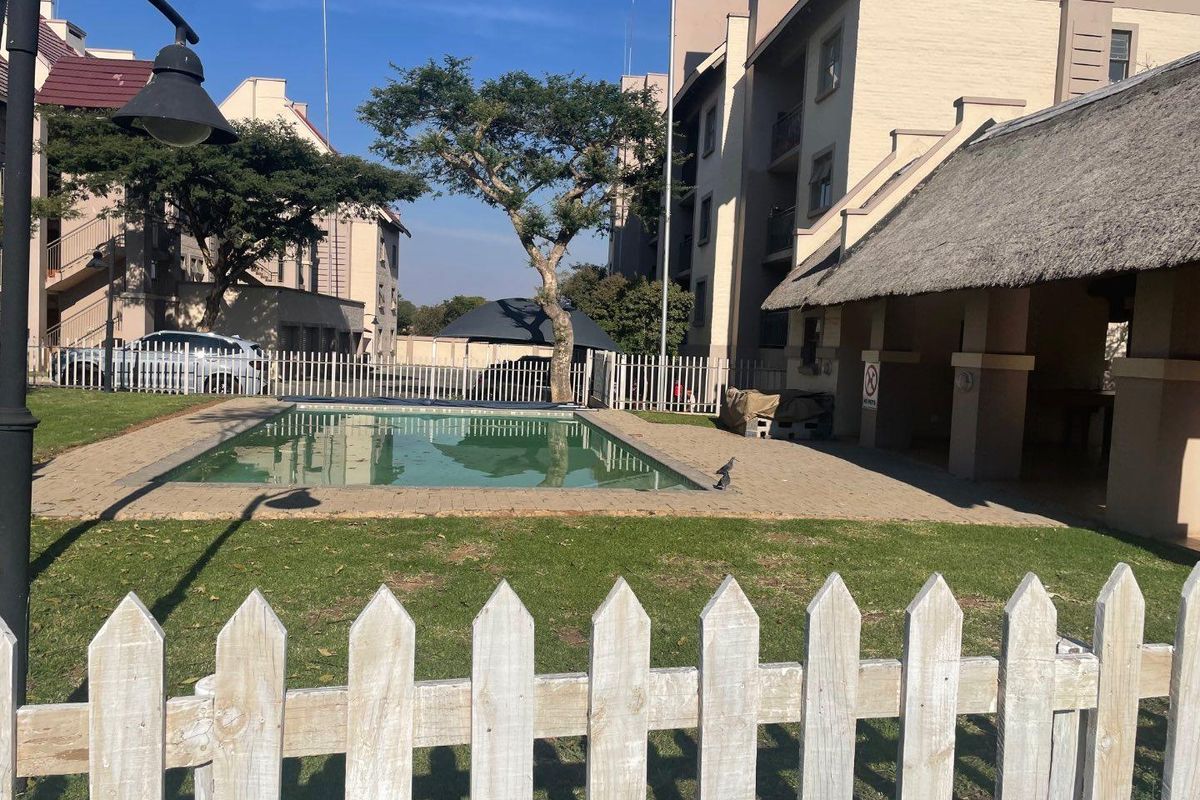 Beautiful 3 bedroom and 2 bathroom in Sunbird Estate - Photo 2