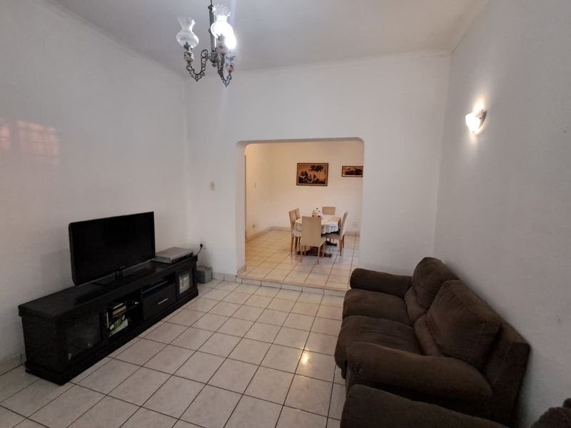 Entertain in Style: Lounge, Dining, TV Room + Pool! - Photo 4