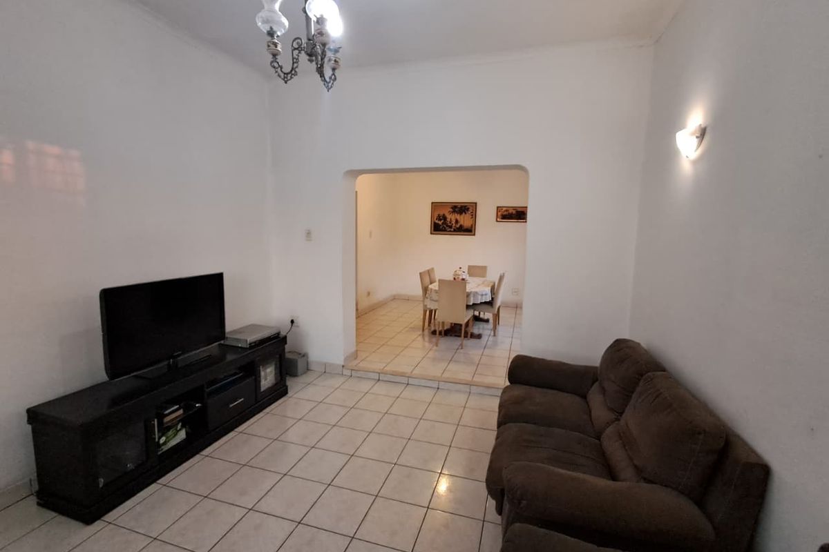 Entertain in Style: Lounge, Dining, TV Room + Pool! - Photo 4
