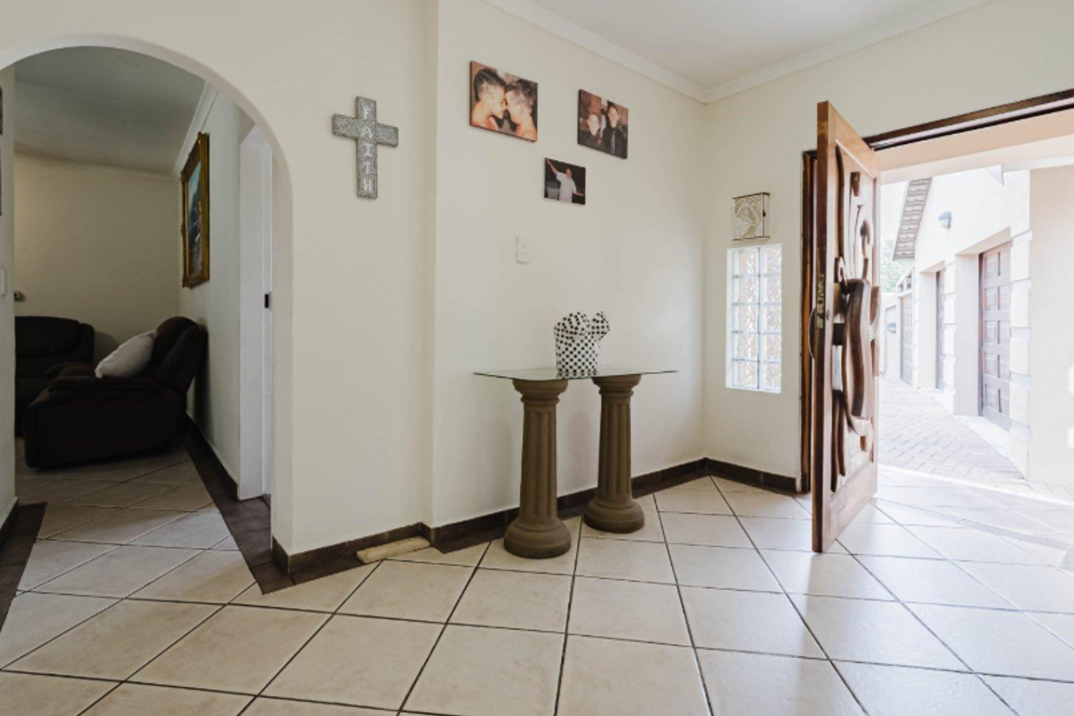 5-Bedroom Family Home for Sale in Brackenhurst - Photo 3