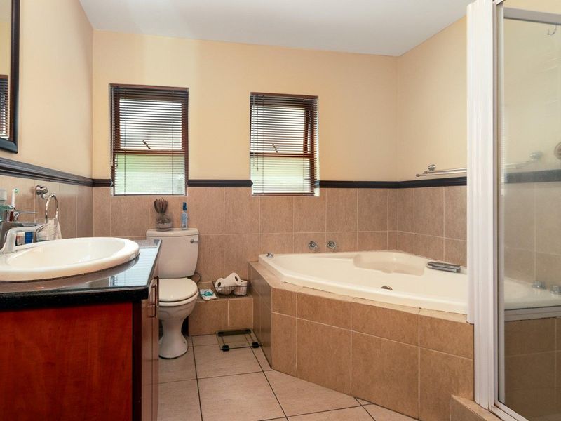 2 Bedroom Loft Apartment/Flat to Rent in Dainfern - Photo 7